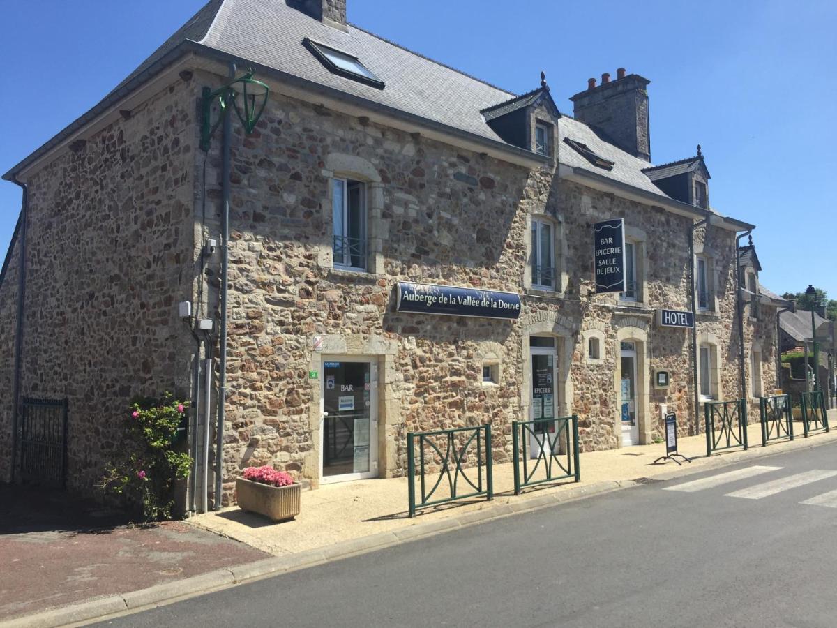 Auberge Vallee De La Douve L'Etang-Bertrand Exteriör bild